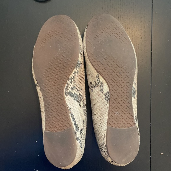 Tory Burch Reva Ballet - Roccia Python Print/Metal Logo - Picture 3 of 7